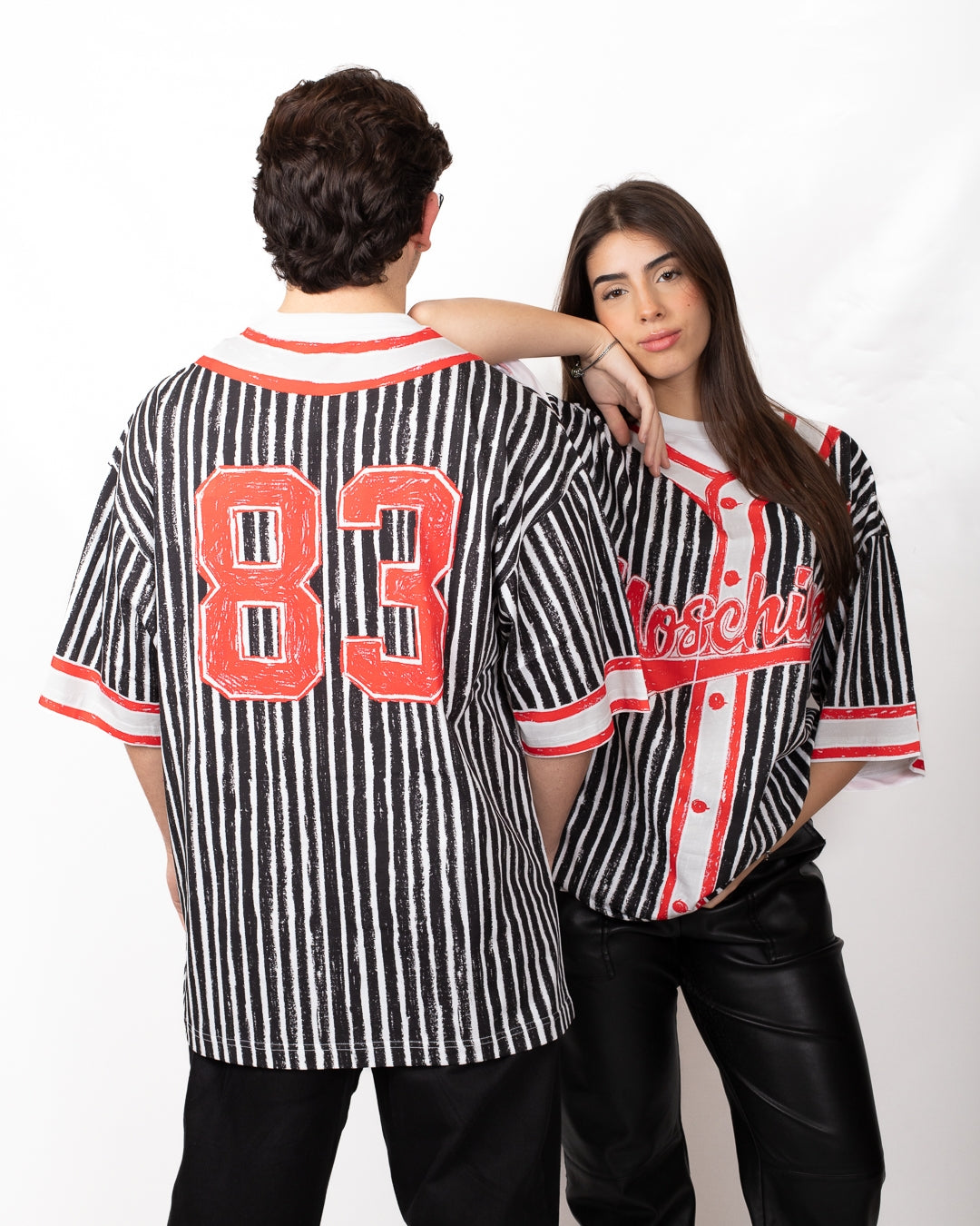 T-Shirt Moschino girocollo con stampa camicia da baseball 