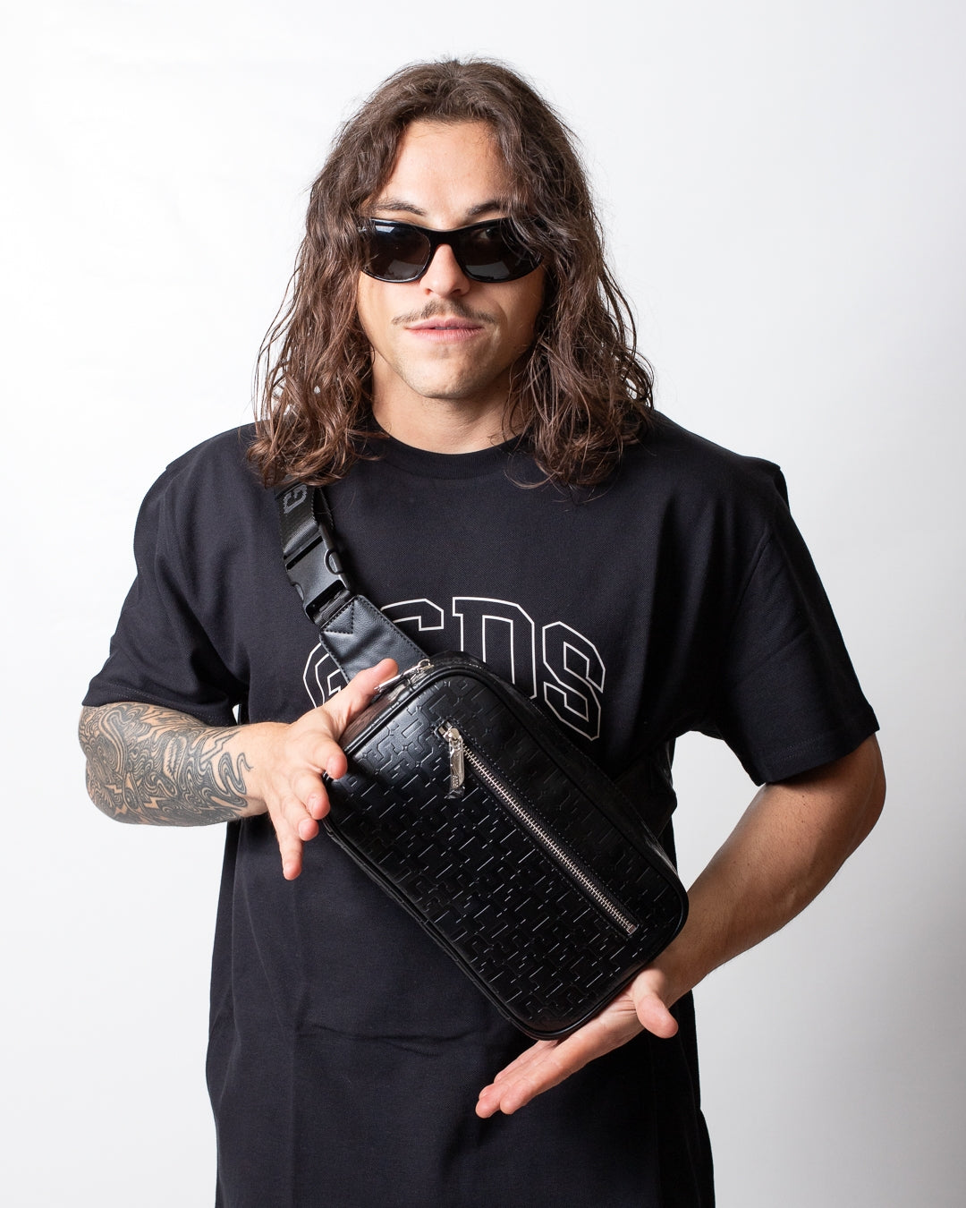 Tracolla GCDS in pelle con logo all-over