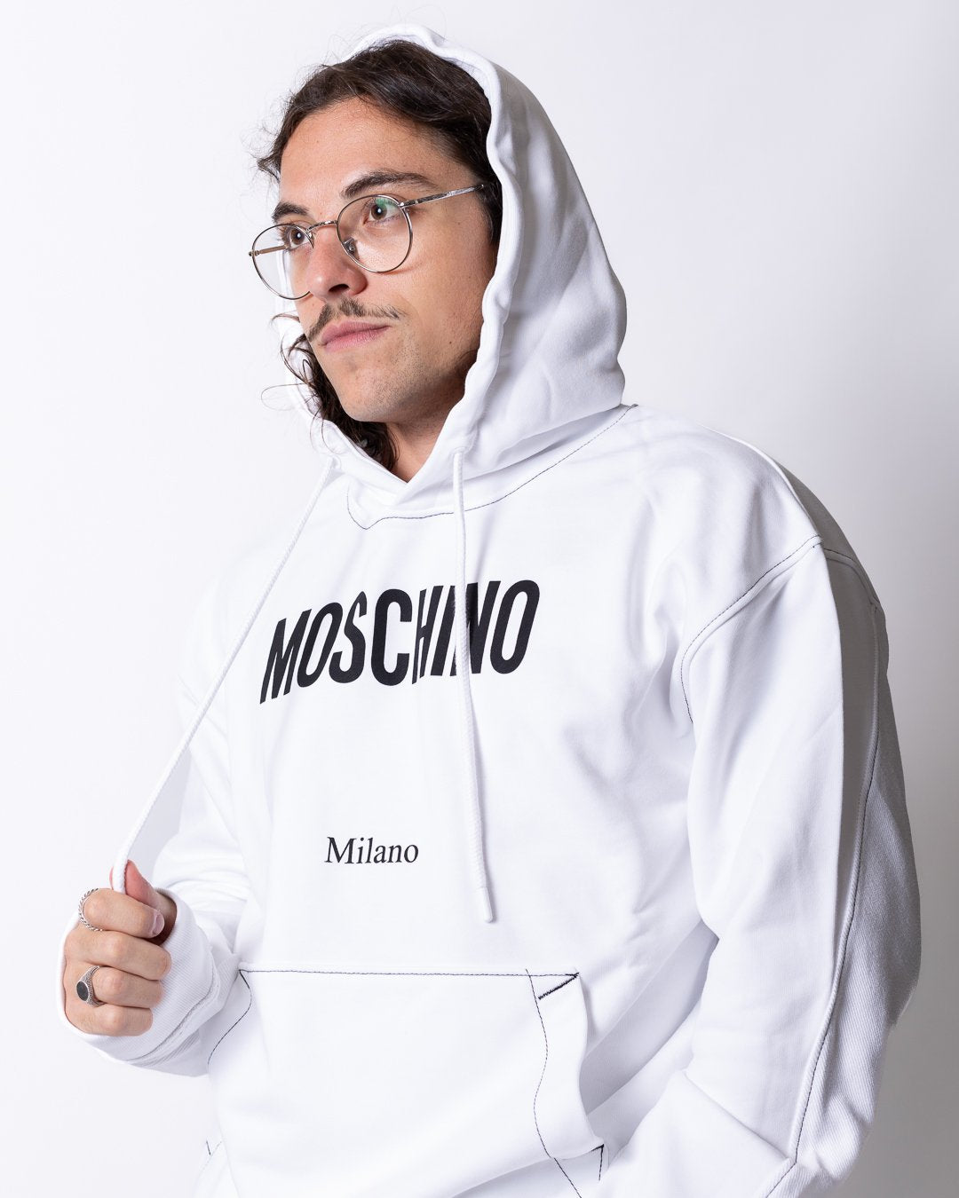 Felpa Moschino con cappuccio e cuciture a contrasto uomo