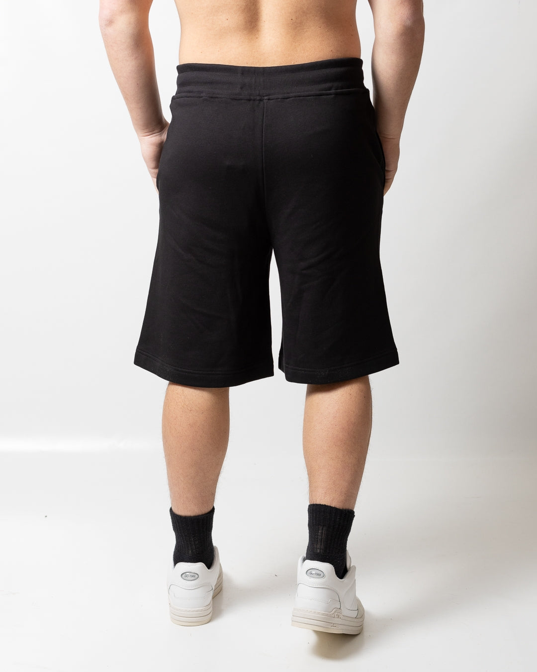 Bermuda Versace Jeans Couture in felpa "V-Emblem Patch" uomo