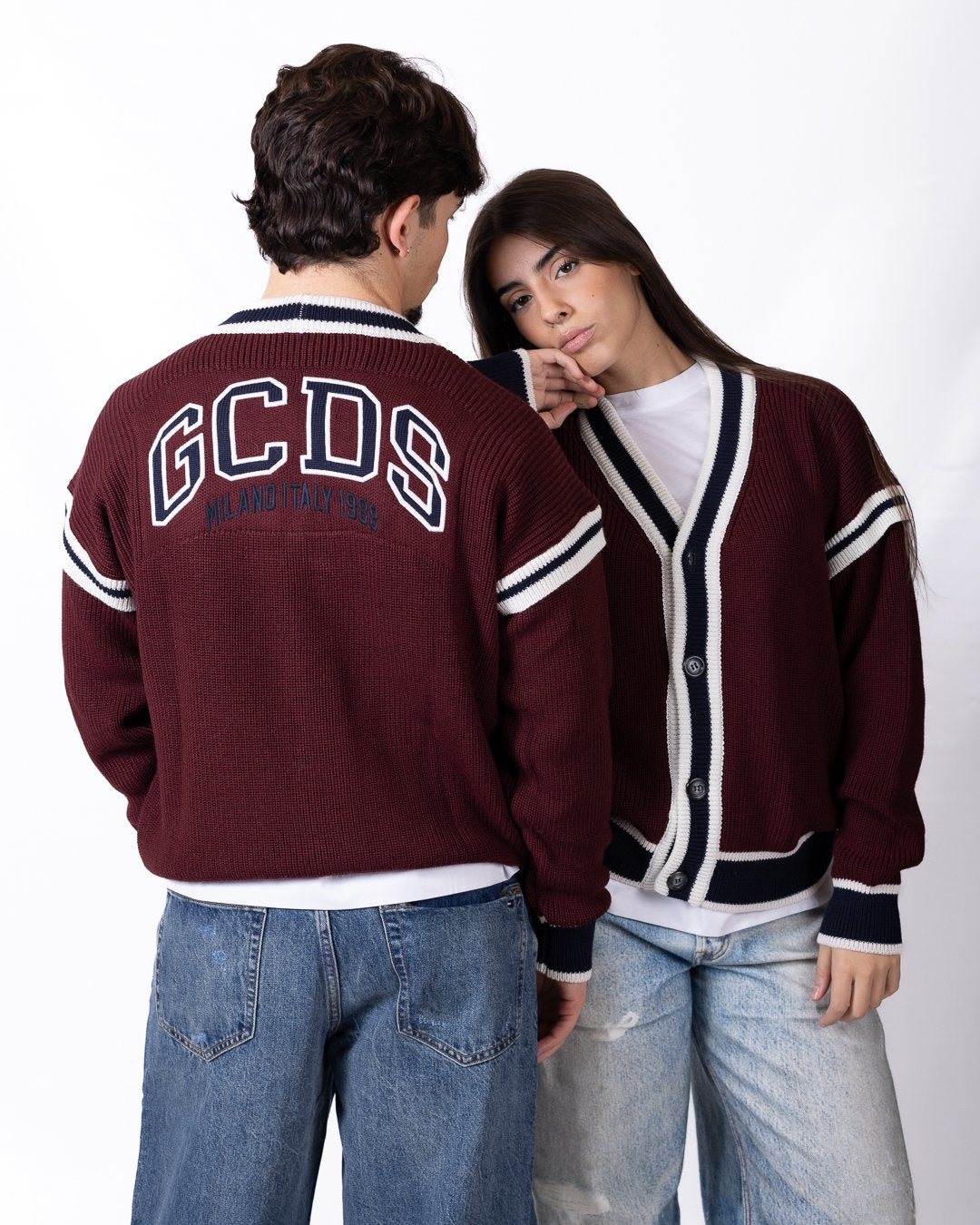 Cardigan GCDS in lana con logo ricamato e color mix