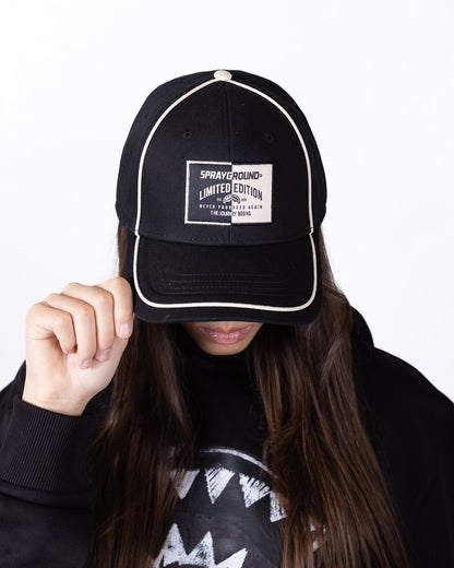 Cappello Sprayground con visiera e logo patch black and white