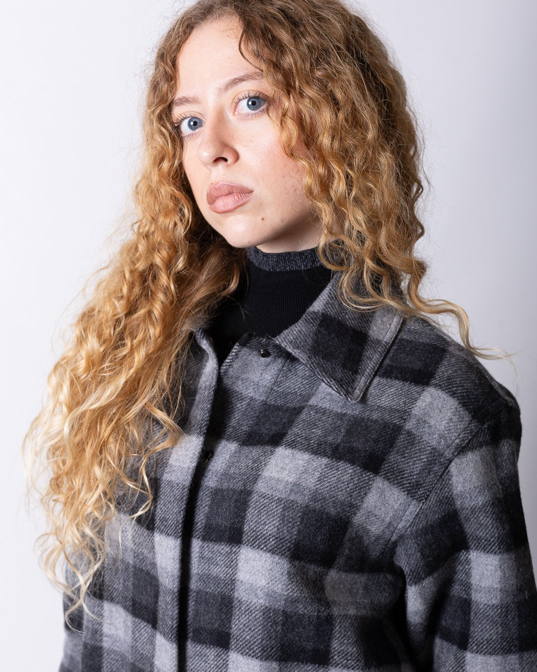 Giubbotto Iceberg in lana motivo tartan con frange e logo in metallo