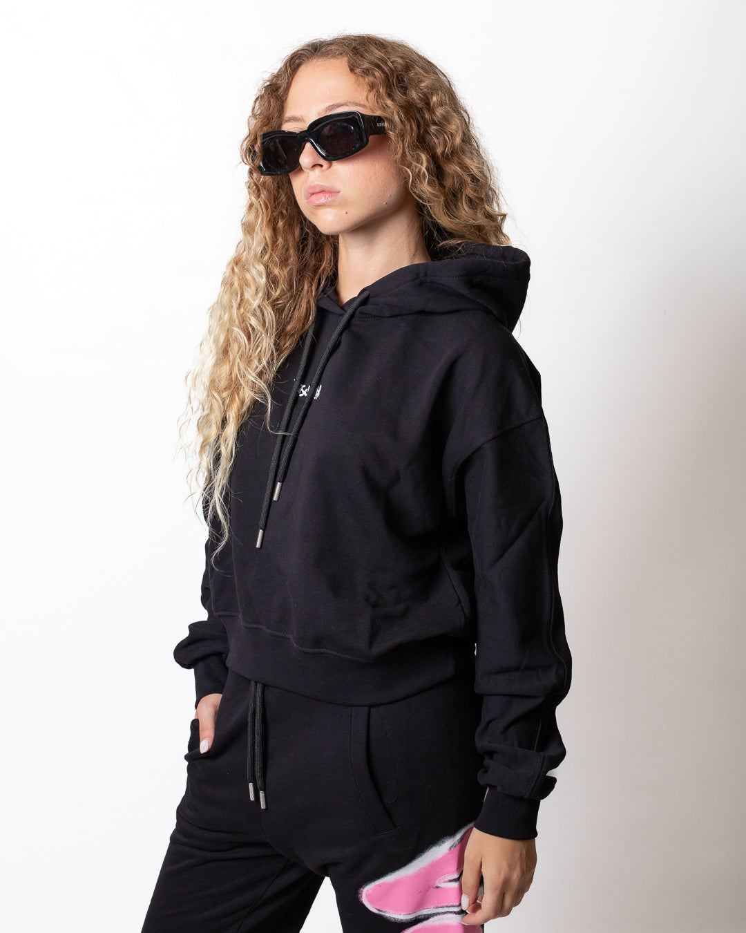 Felpa Disclaimer cropped con cappuccio e glitter donna