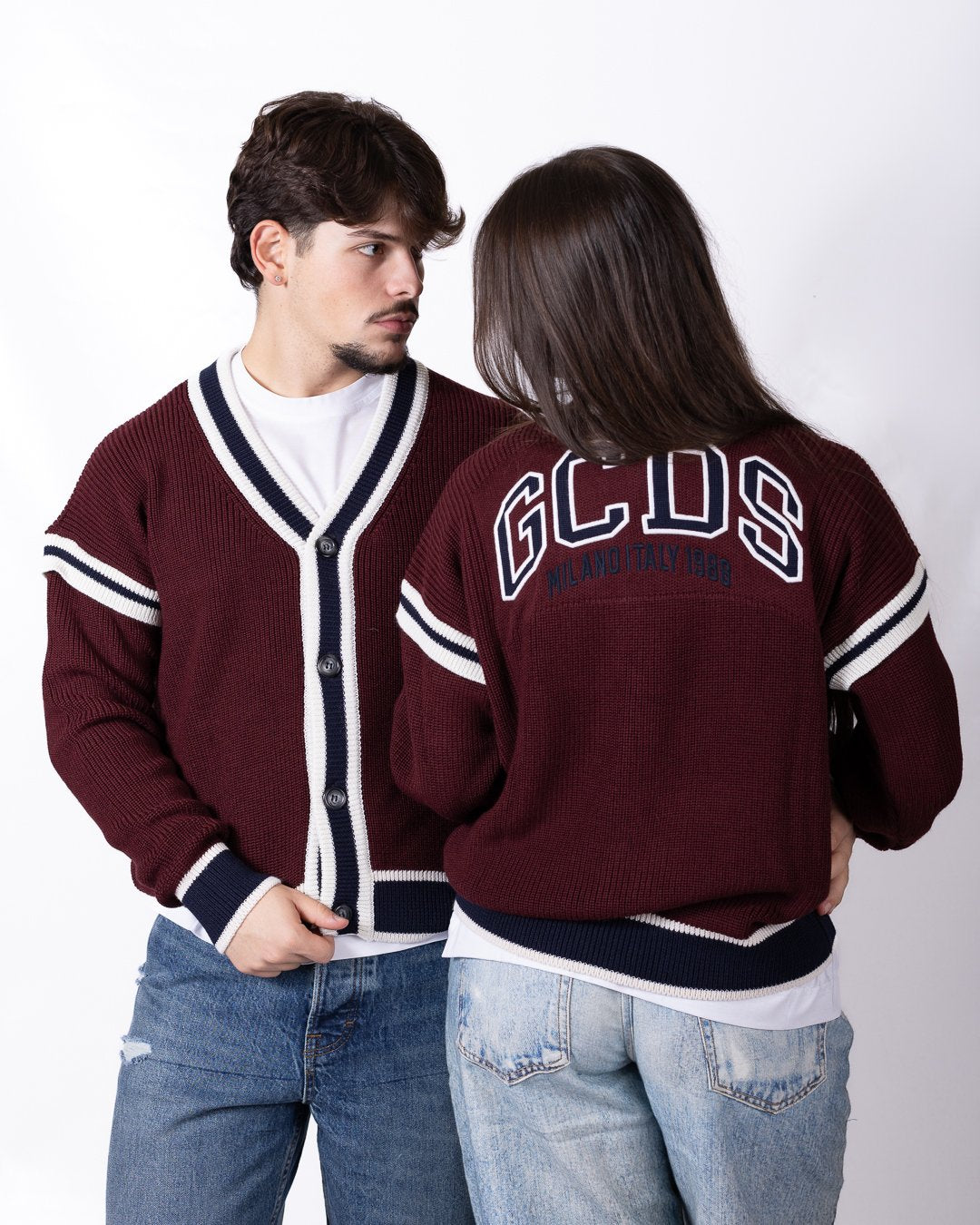 Cardigan GCDS in lana con logo ricamato e color mix