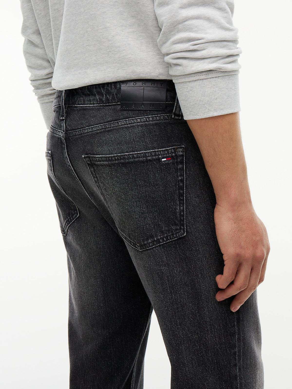 Jeans Tommy Jeans con patch logo
