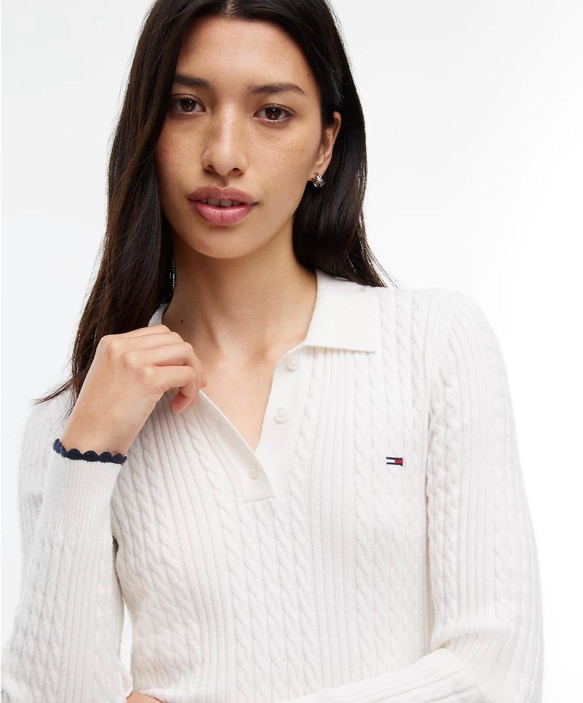 Maglia polo Tommy Jeans con trama a treccia inglese e bandierina ricamata