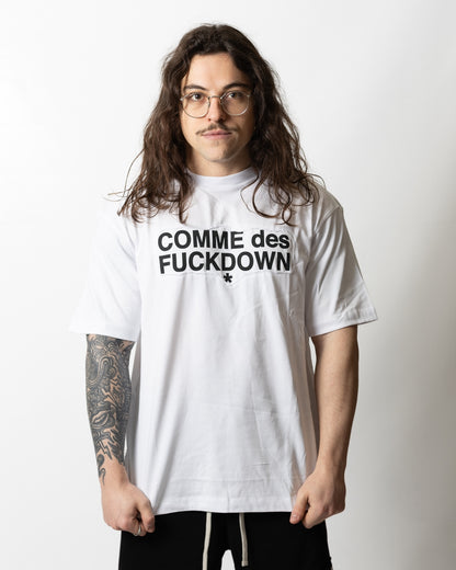 T-Shirt Comme des Fuckdown con taglio e stampa uomo