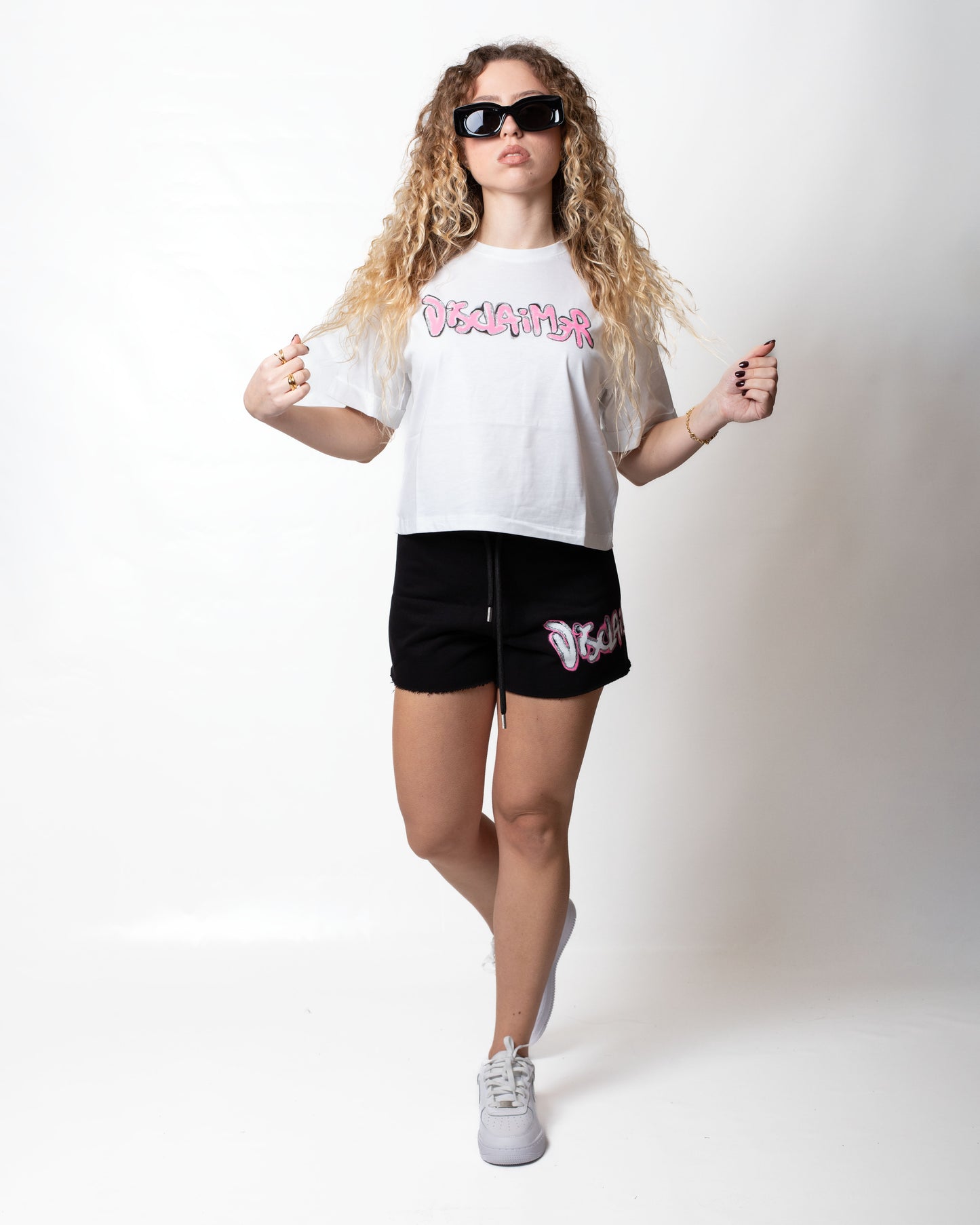 T-Shirt Disclaimer cropped con stampa a glitter donna