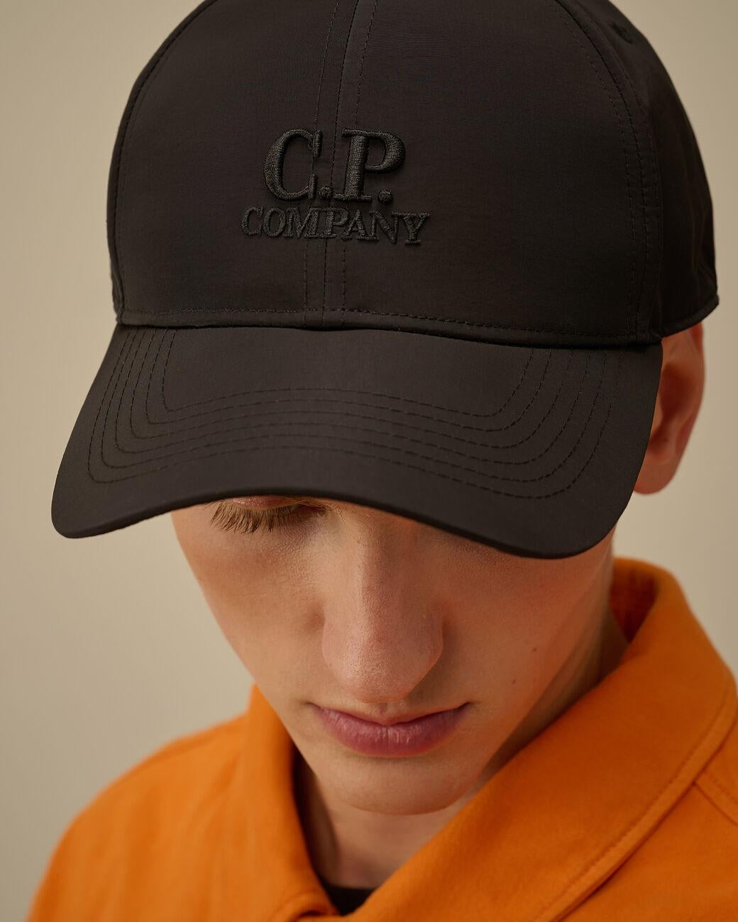 Cappello C.P. Company in nylon con lenti