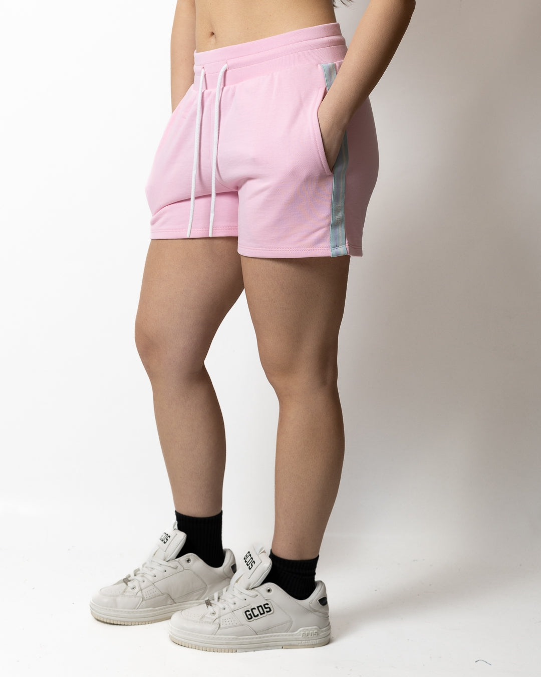 Short GCDS Essentials in felpa "Logo Tape" donna