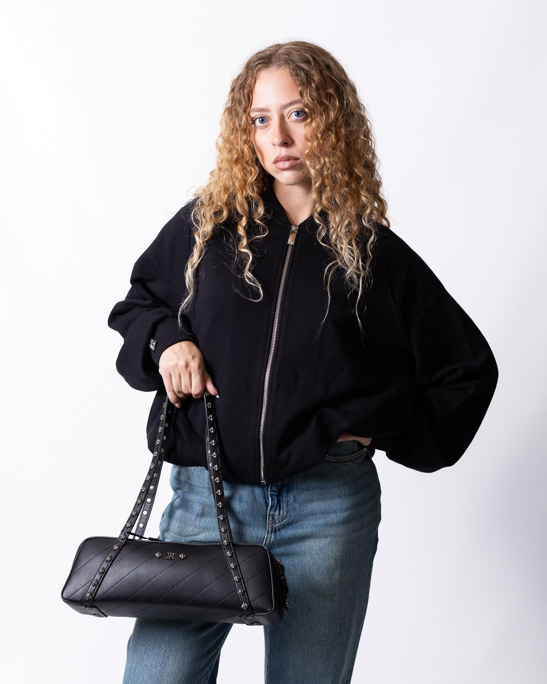 Borsa John Richmond con logo "JR" e borchie