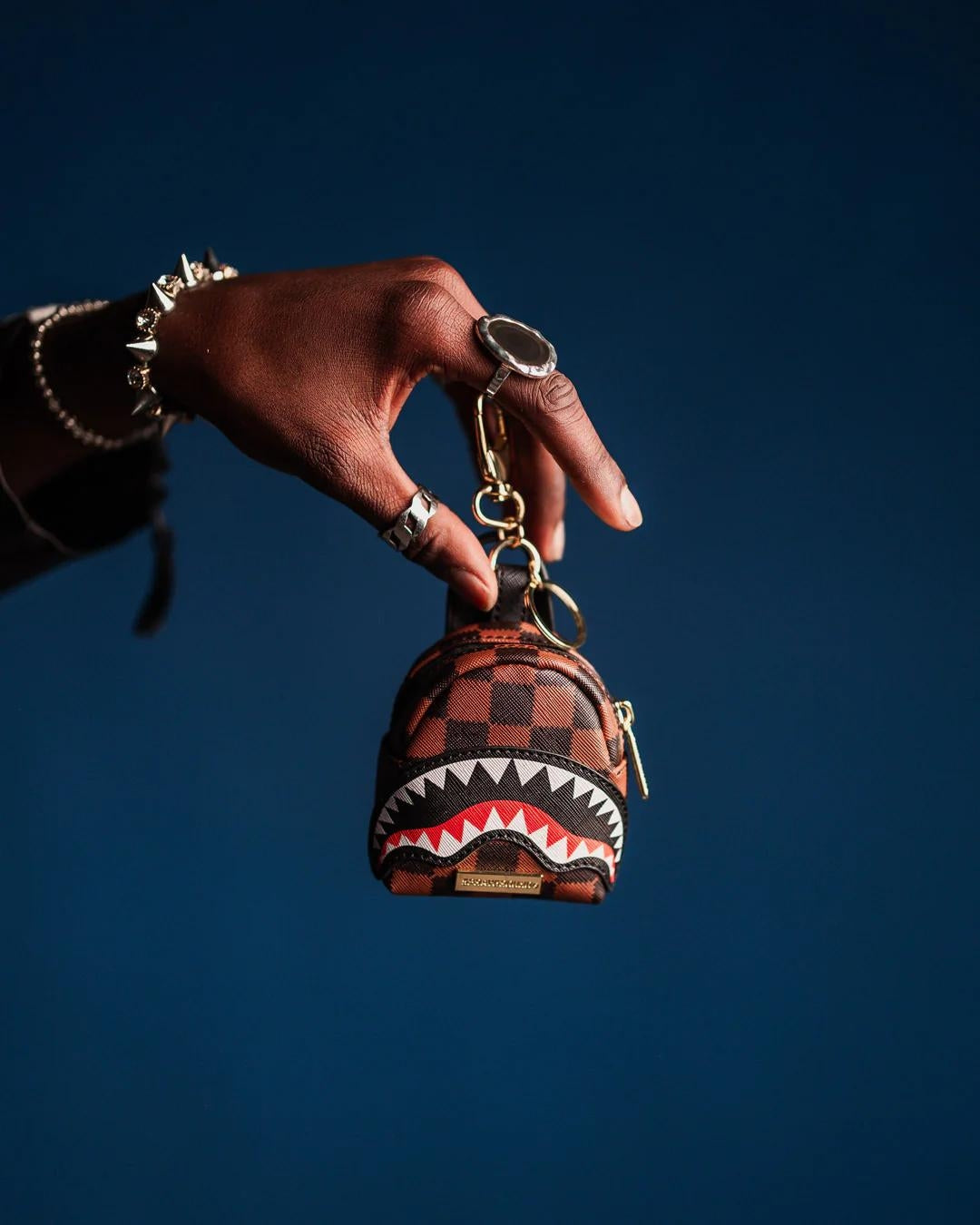 Portachiavi Sprayground marrone Sawtooth sharks in paris backpack keychain