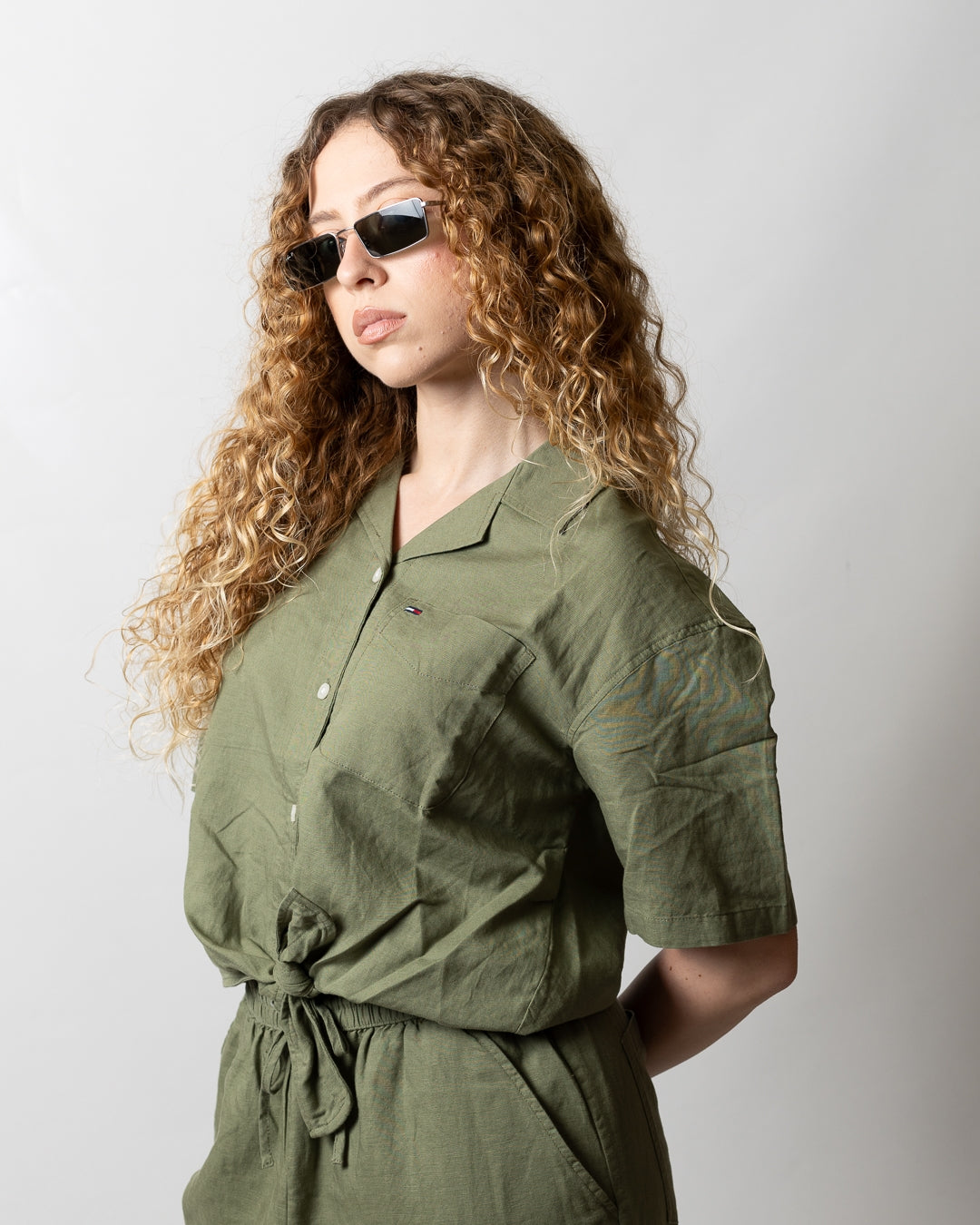 Camicia Tommy Jeans in misto lino con nodo donna