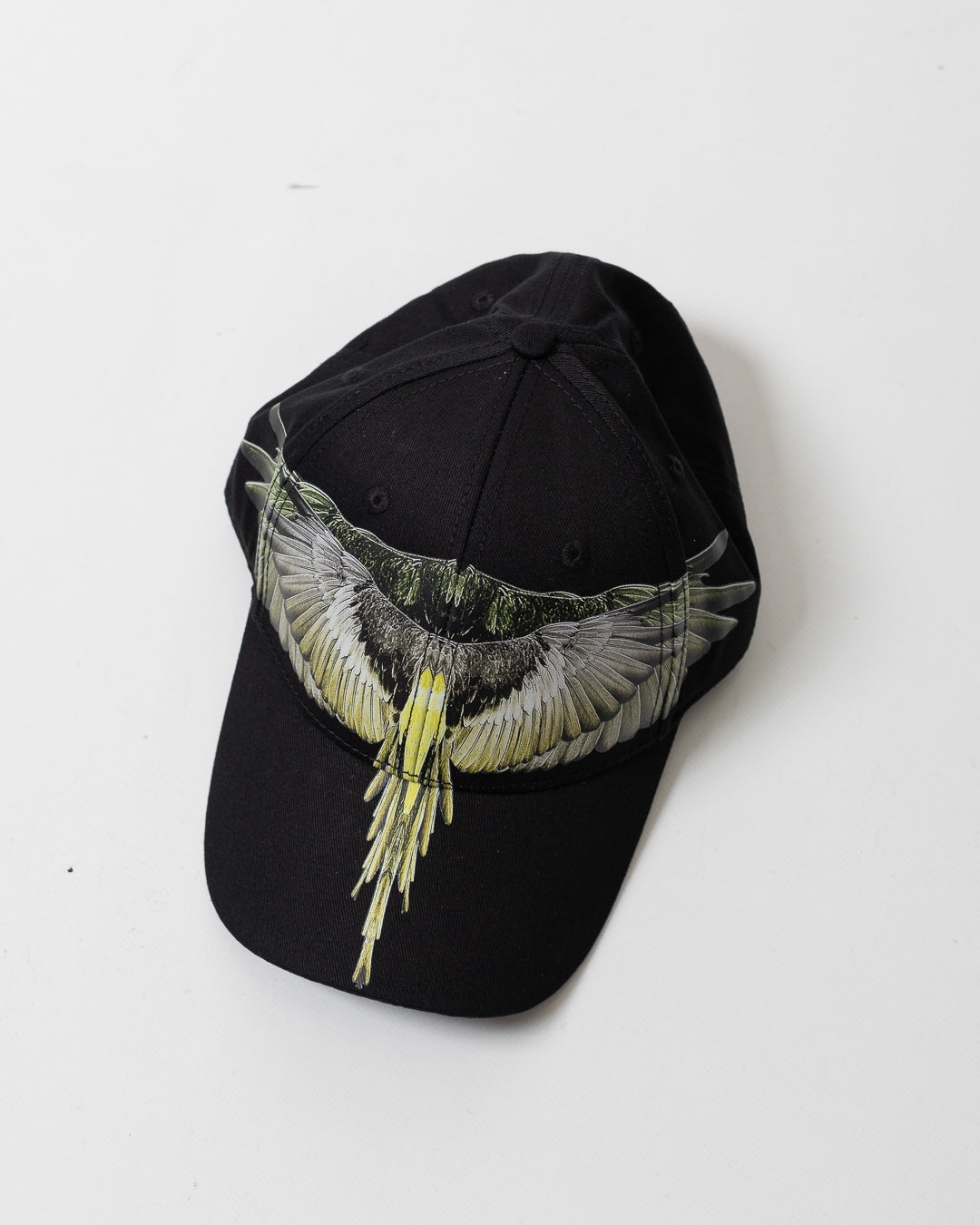 Cappello Marcelo Burlon con visiera "Icon Wings Yellow"