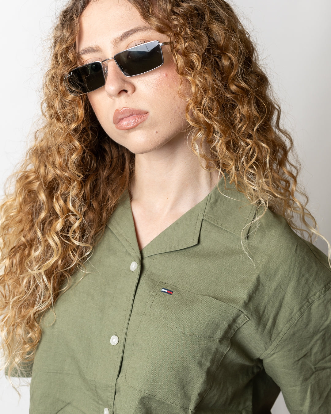 Camicia Tommy Jeans in misto lino con nodo donna
