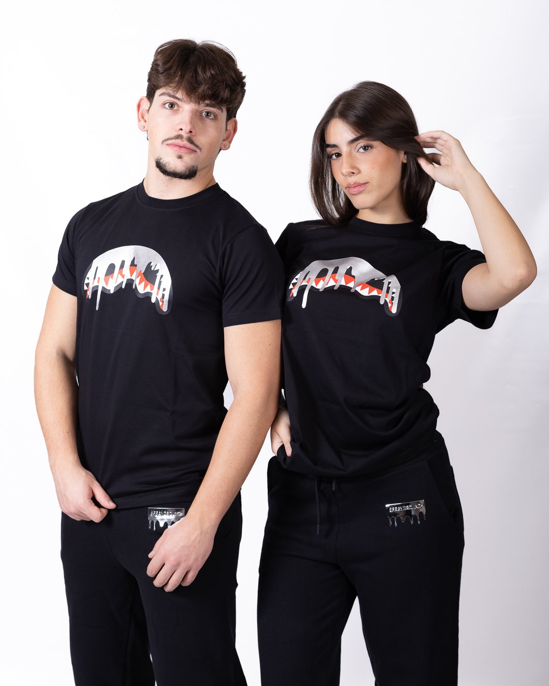 T-shirt Sprayground con logo stampato e applicazione sul retro