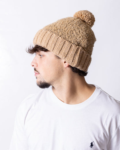 Cappello Colmar in filato bouclè con pompon