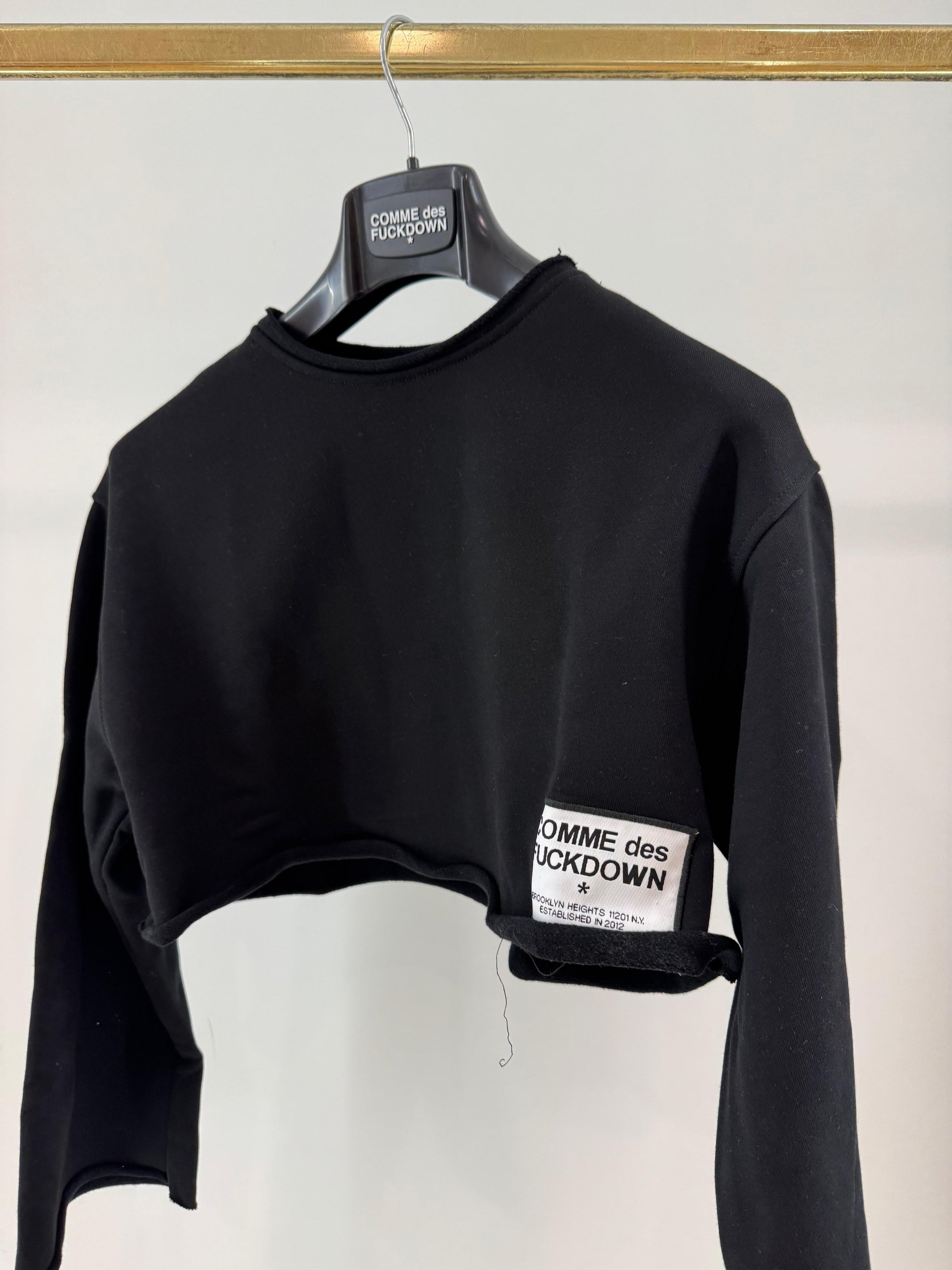 Felpa Comme des Fuckdown cropped con etichetta donna