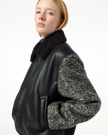 Giubbotto Iceberg in eco montone e lana con logo metallico in rilievo