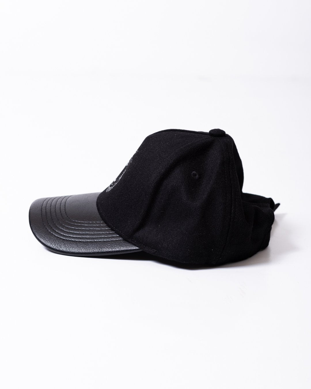 Cappello Just Cavalli in lana ed ecopelle con visiera e logo in rilievo