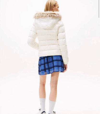 Giubbotto Tommy Jeans con ecopelliccia e cappuccio staccabile