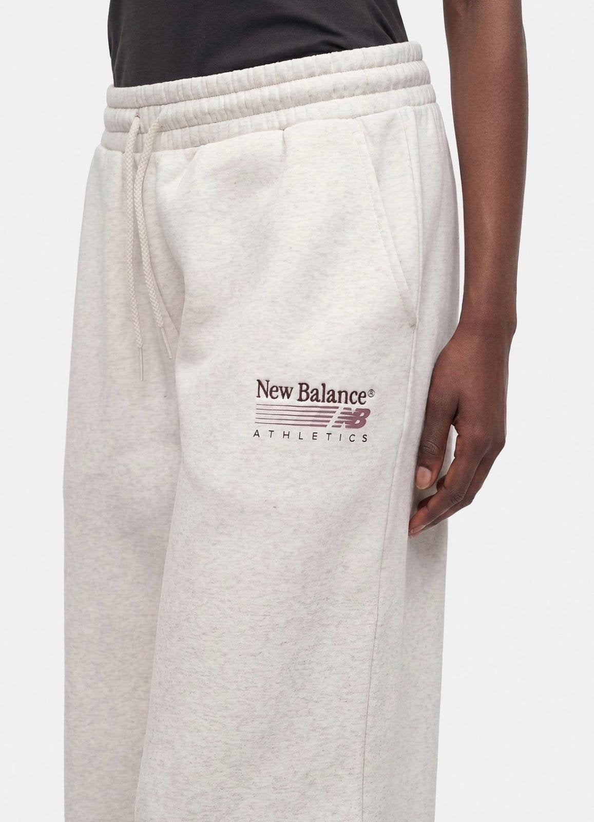 Pantalone New Balance con logo ricamato