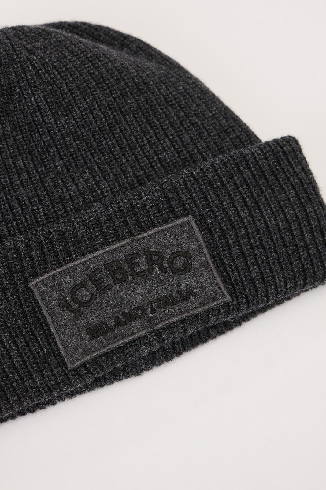 Cappello Iceberg con patch logata