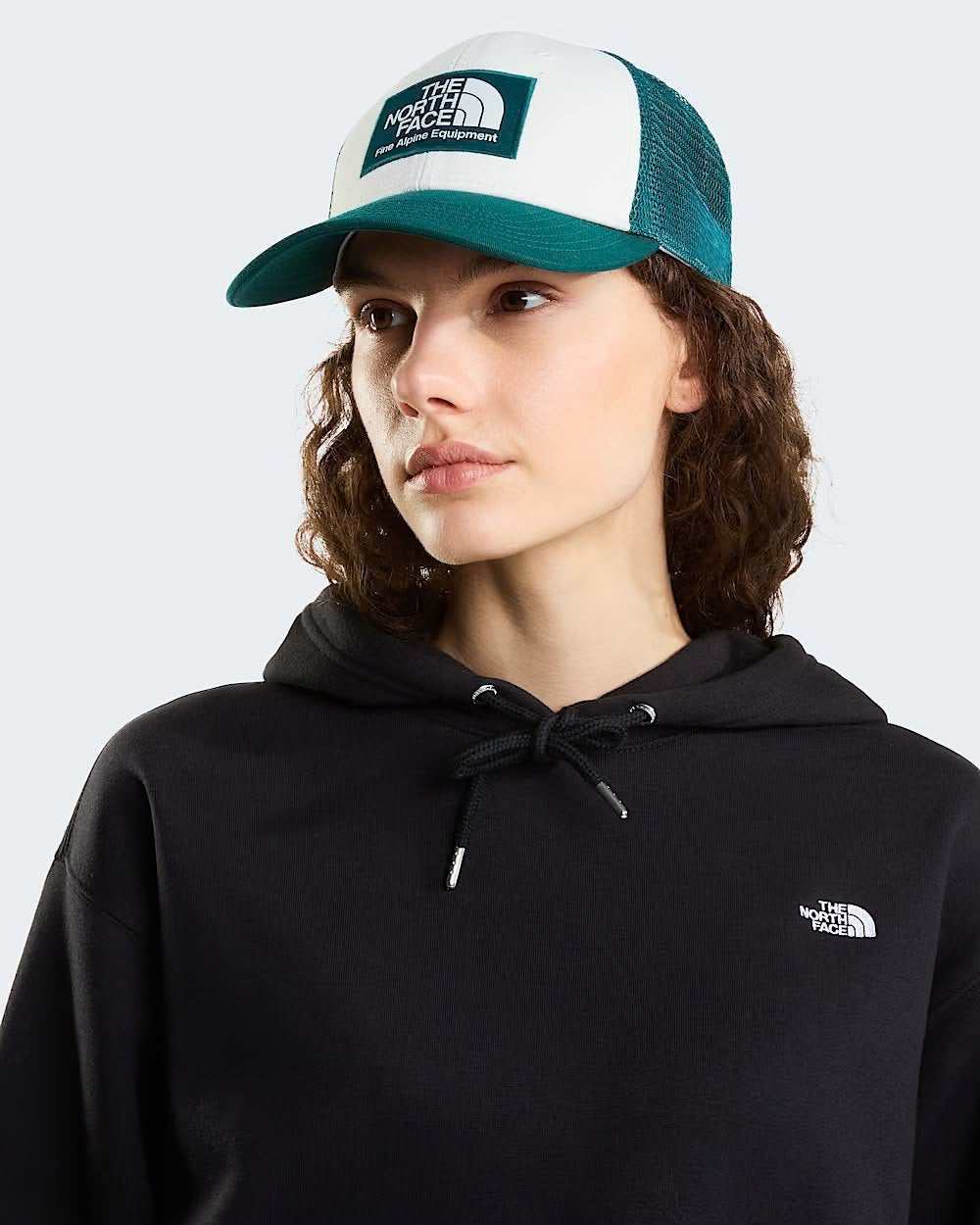 Cappello The North Face "Mudder Trucker" con visiera e logo frontale
