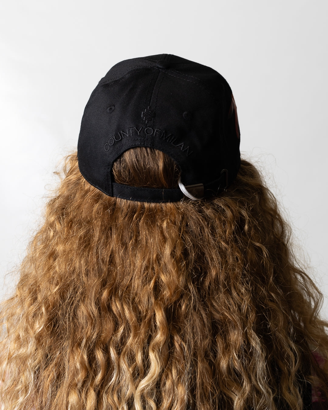 Cappello Marcelo Burlon con visiera "Icon Wings Rainbow"