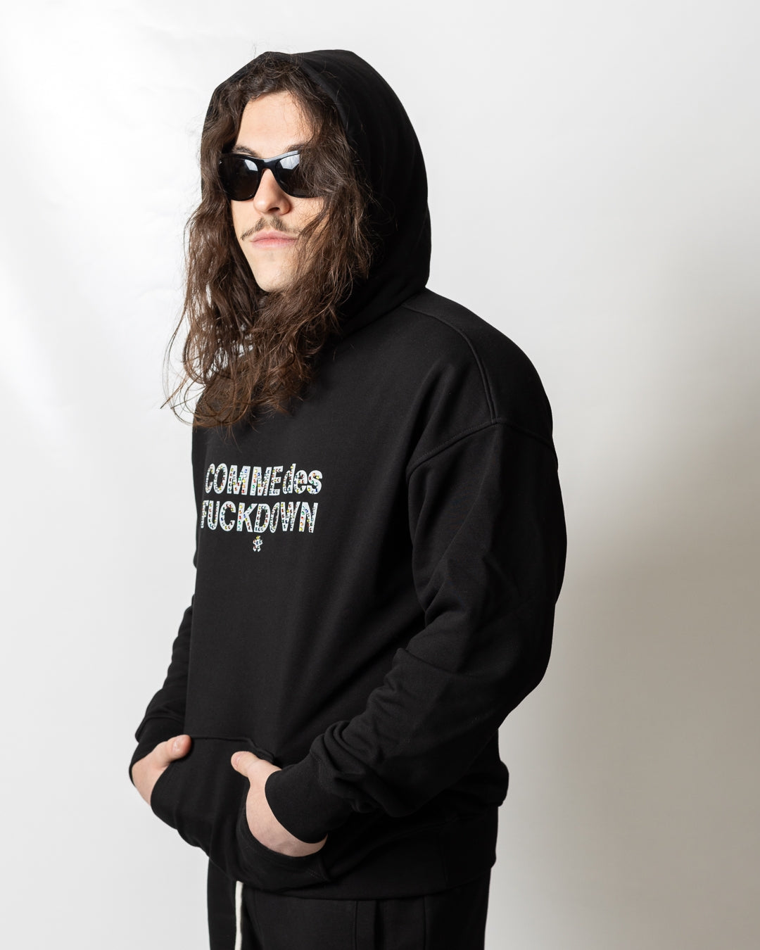 Felpa Comme des Fuckdown con cappuccio e borchie uomo