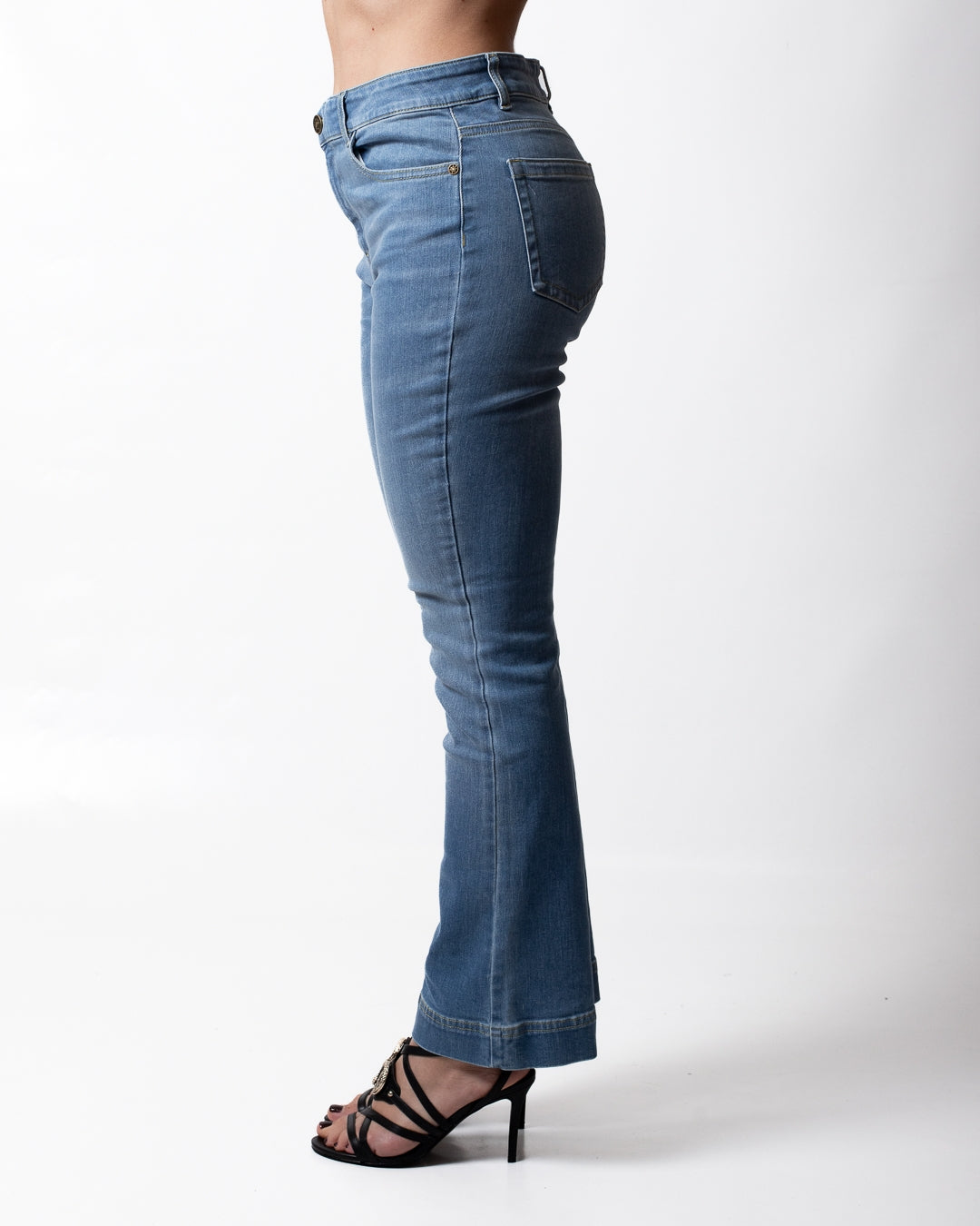 Jeans Nenette a trombetta con patch donna