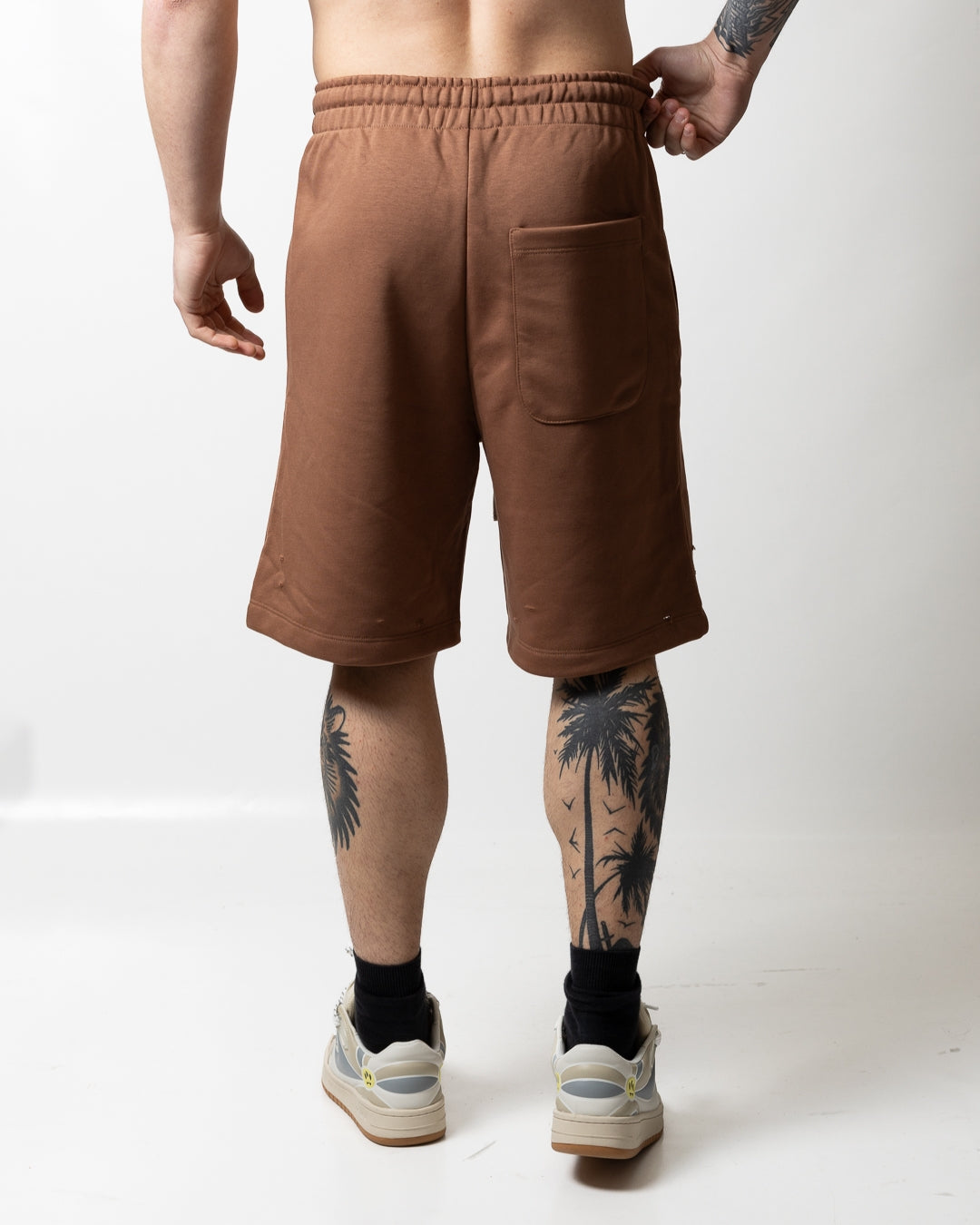 Bermuda Comme des Fuckdown in felpa con tagli e logo uomo