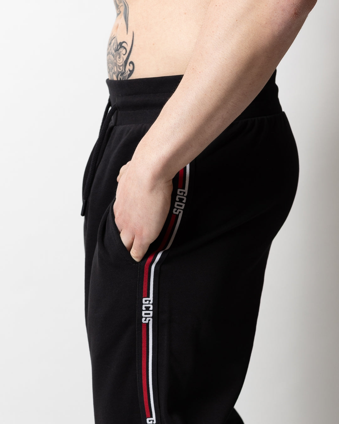 Short GCDS Essentials in felpa "Logo Tape" uomo