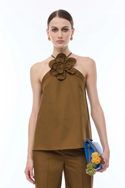 Top Nenette olio con fiore applicato e scollo all'americana