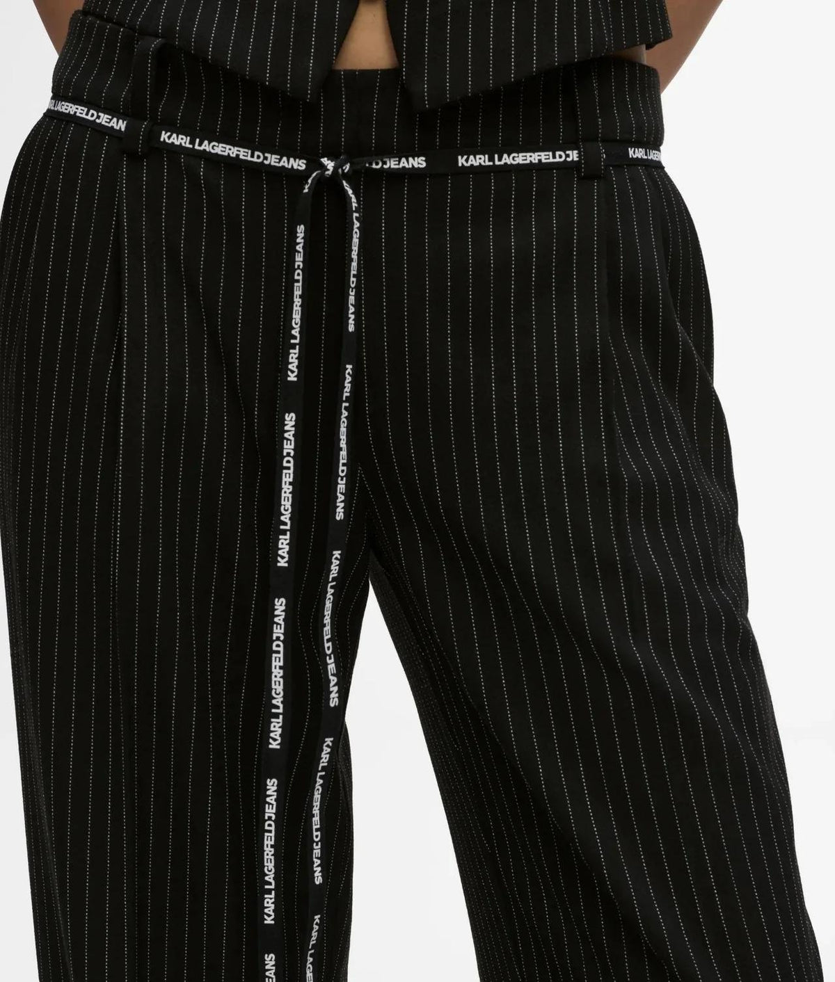 Pantalone Karl Lagerfeld Jeans gessato con cinturina logata a contrasto