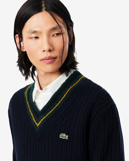 Maglia Lacoste scollo a "V" in lana a costine con logo ricamato