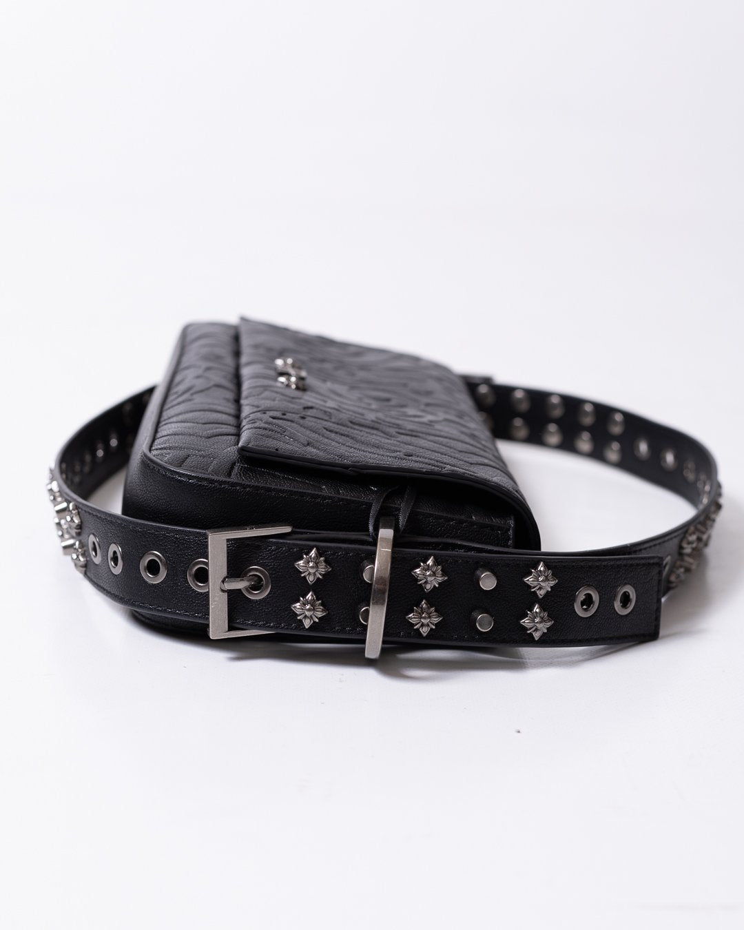 Borsa John Richmond texture in rilievo con borchie e logo