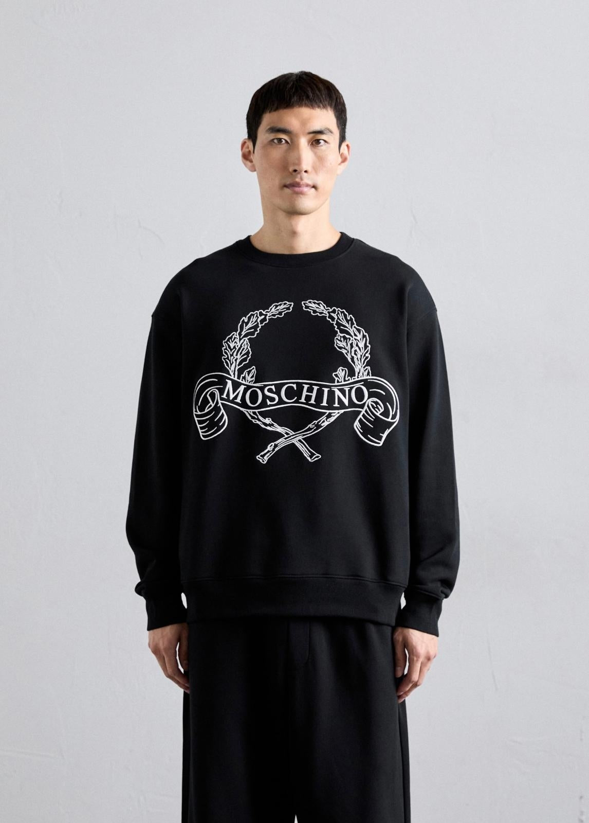 Felpa Moschino girocollo con ricamo logato "Laurel crown"