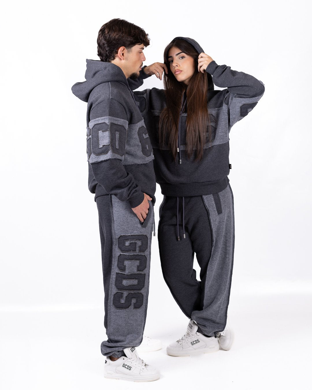 Pantalone sportivo GCDS con maxi logo 