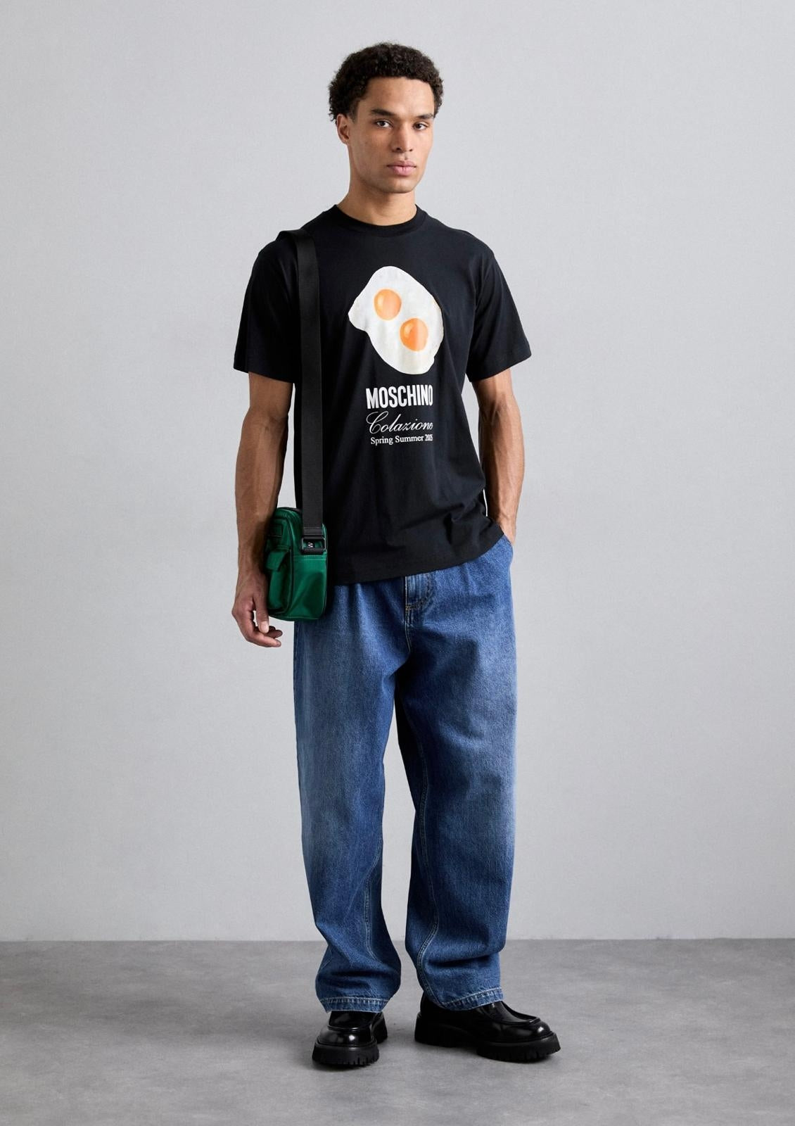 T-Shirt Moschino con logo e stampa "Eggs"