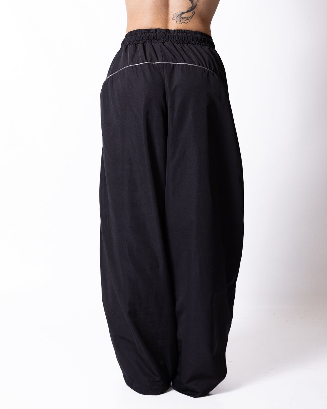 Pantalone Disclaimer con logo glitter e dettagli laminati